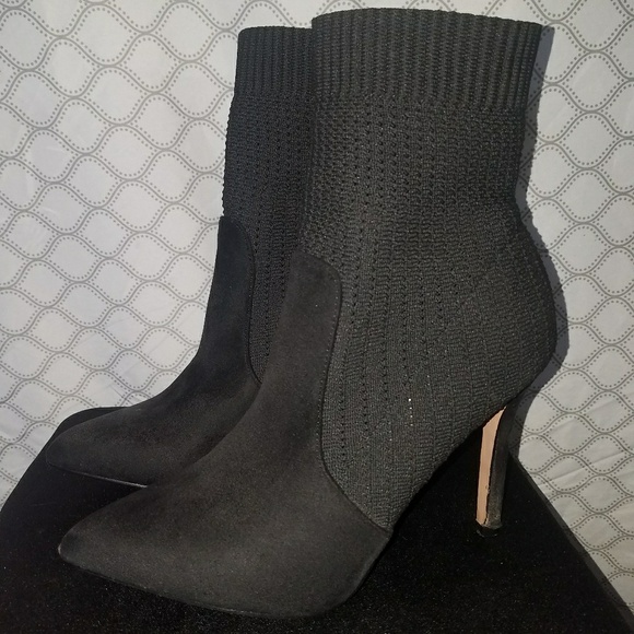 Booties / Heels - Picture 2 of 4